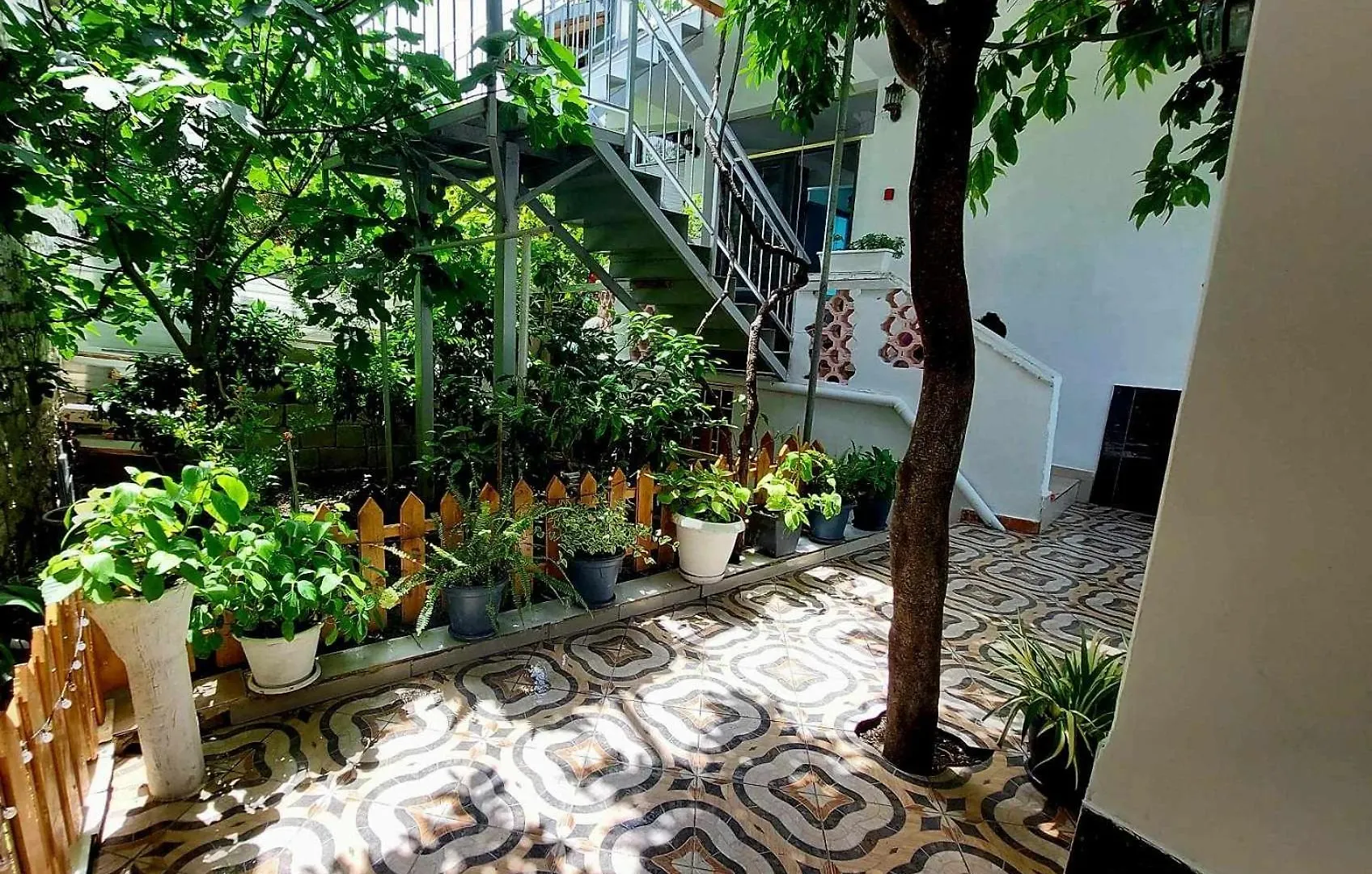 Guest House Flowers Berat