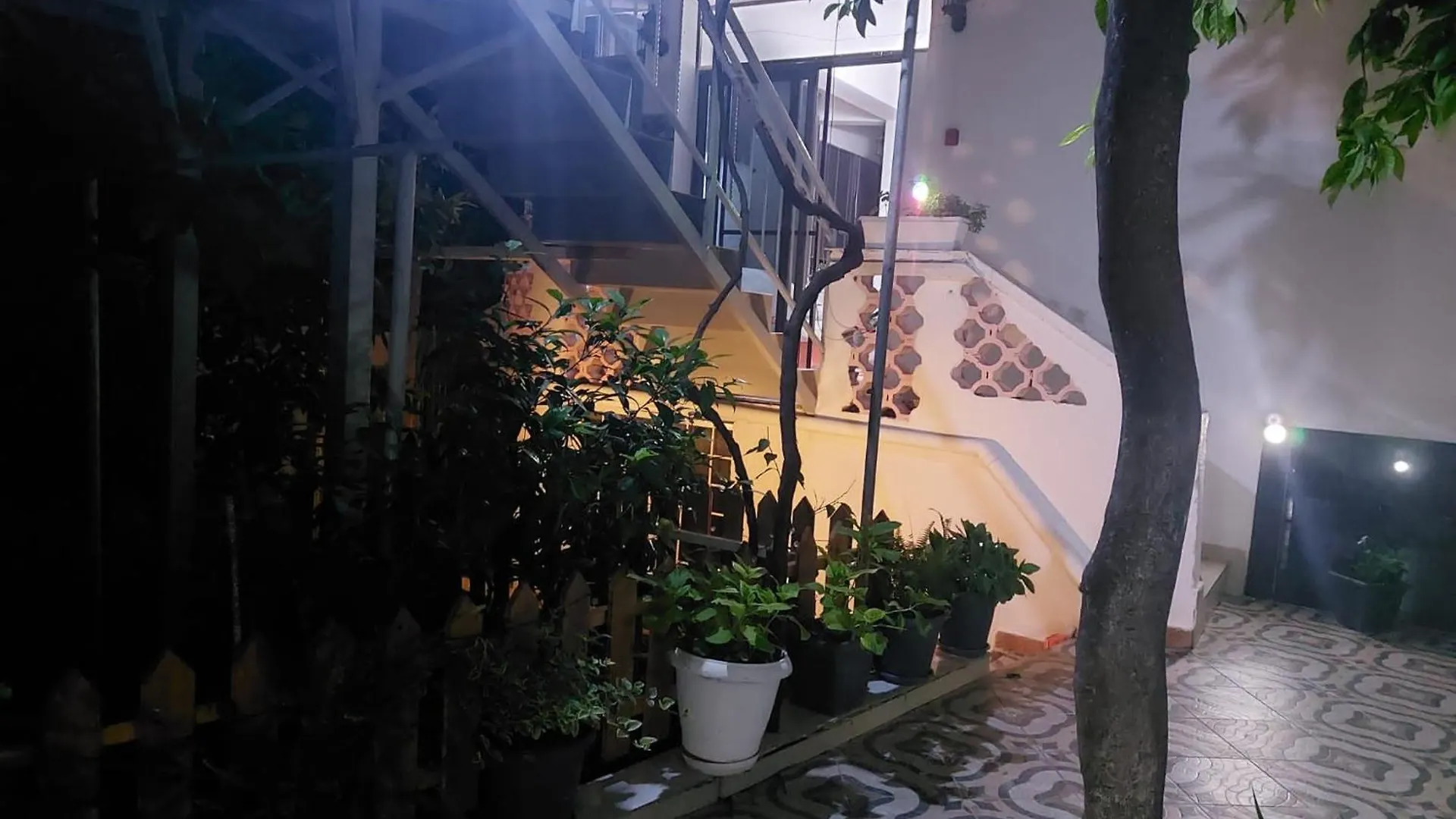 Guest House Flowers Berat