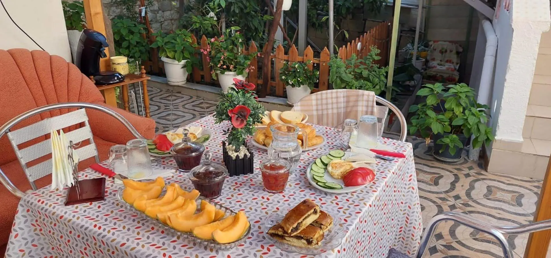 Guest House Flowers Berat