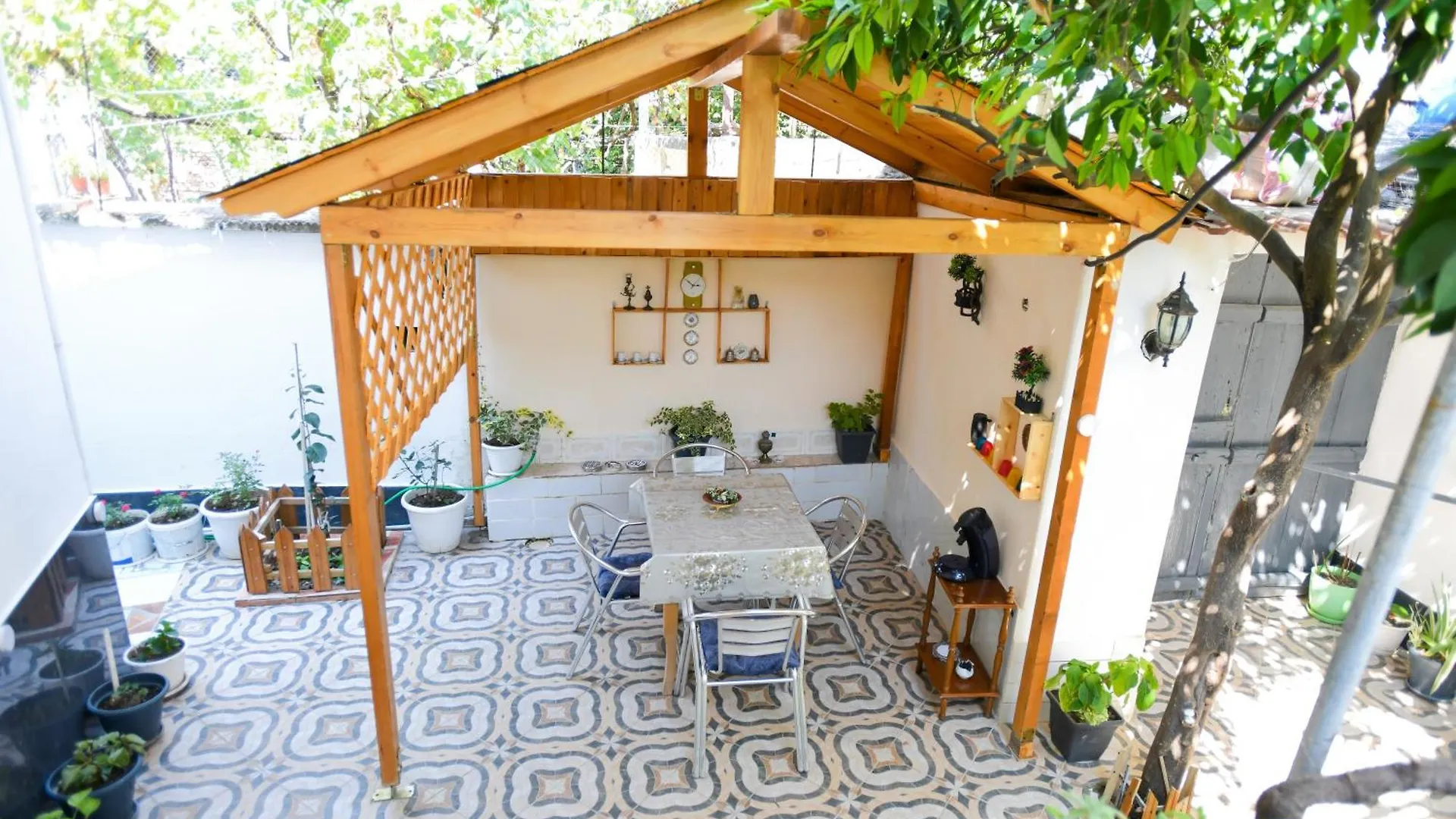 Guest House Flowers Berat